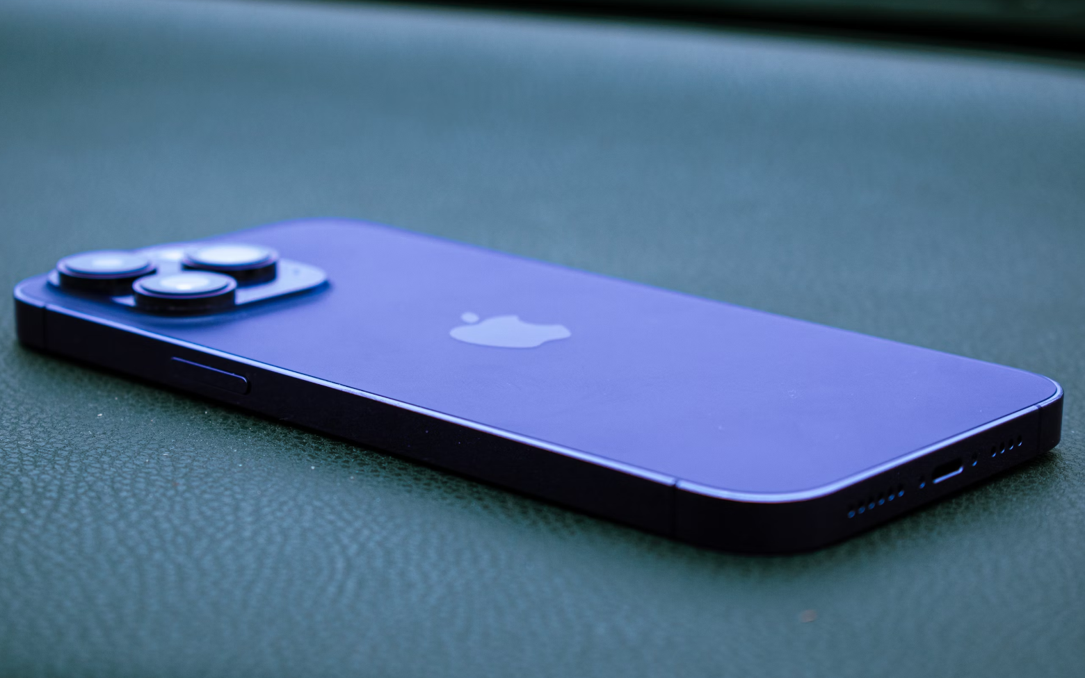 iPhone 6s 屏幕总成高清照片：前置摄像头尺寸更大？