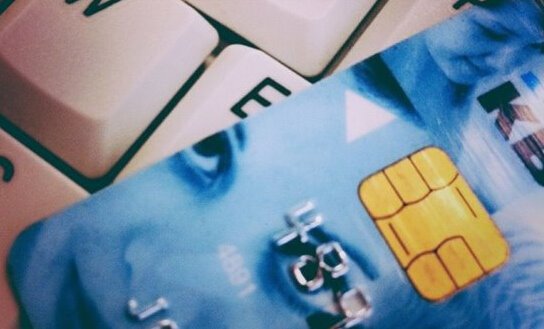 苹果 iPad 10 支持第一代 Apple Pencil，但需使用 USB-C 转换器配对和充电