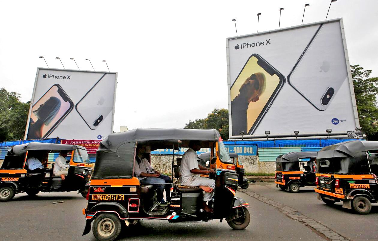 树大招风:男子告iPhone抄袭其设计 索赔100亿美元 树大招风:男子告iPhone抄袭其设计 索赔100亿美元