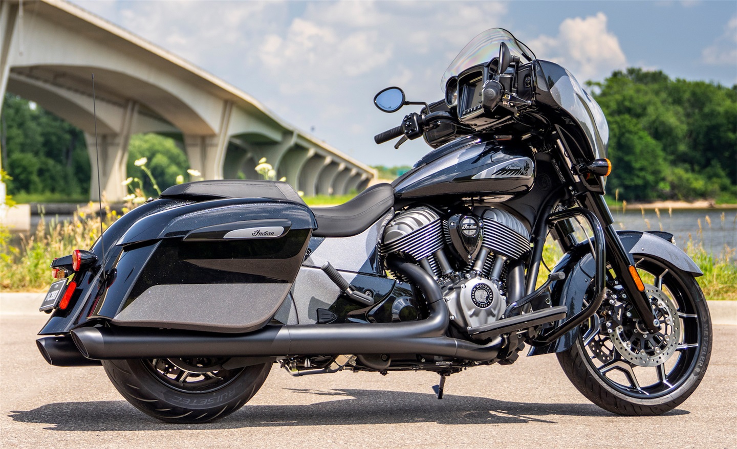 台媒：苹果最快将于 2021 年推出折叠 iPhone，搭载双屏幕