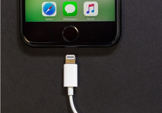 苹果 iOS 17 改进：用户可更轻松地使用 Siri 通过第三方应用发消息