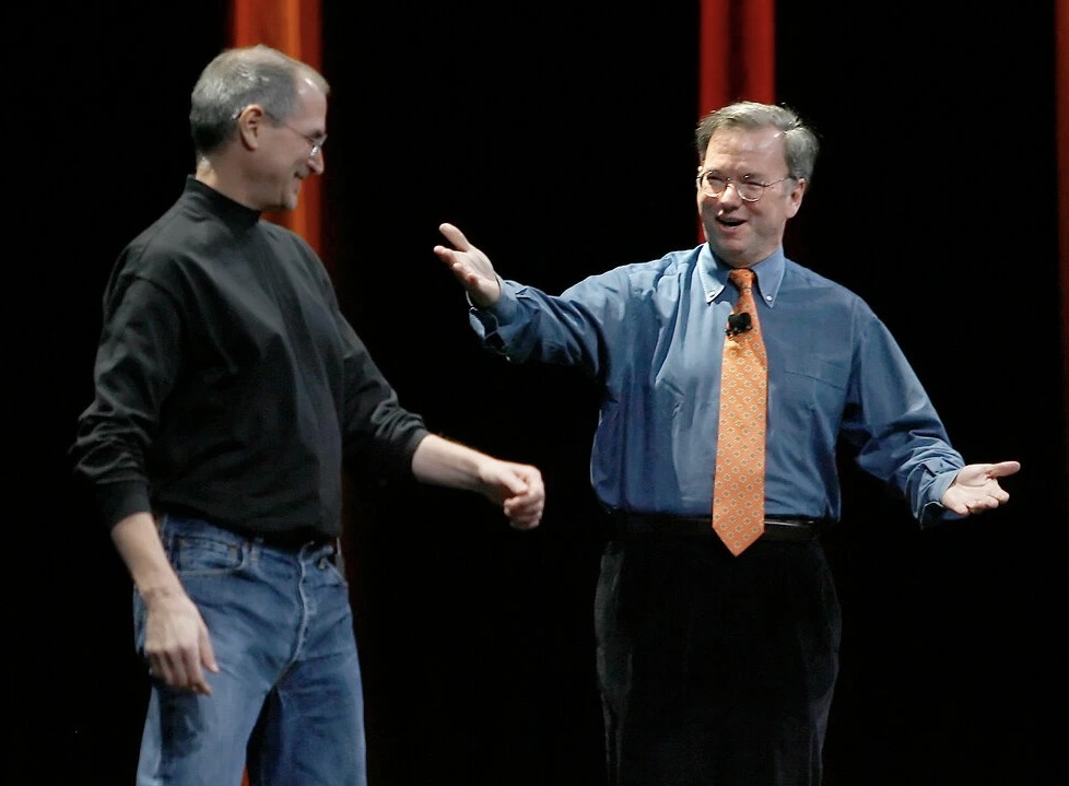 消息称 iPhone 15 新增“青绿色”,Pro 机型新增“绯红色” 消息称 iPhone 15 新增“青绿色”,Pro 机型新增“绯红色”