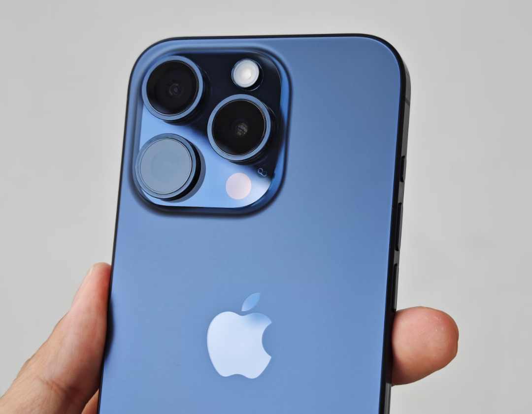 苹果iOS10.3.2正式版现Bug：商店乱码