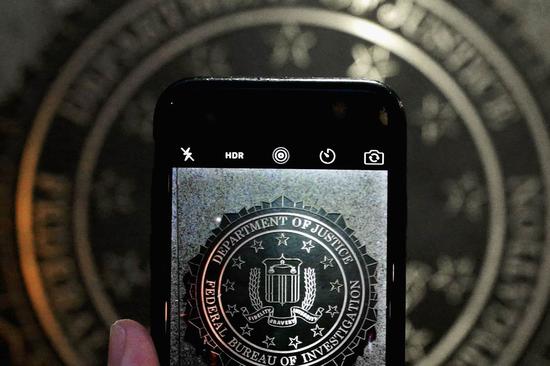 隐私呢？FBI表示会帮执法部门破解手机 