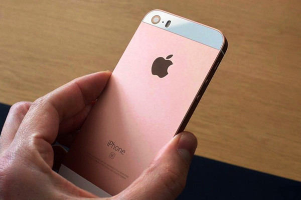 一款从未出现过的iPhone X曝光 背面放置了Touch ID