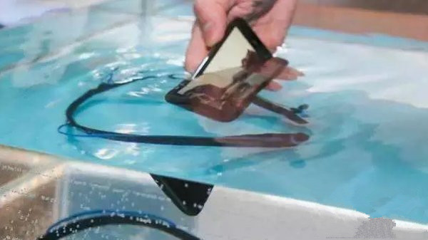 苹果回应 iPhone 17 Pro 划痕问题：系 MagSafe 展示架材料转移导致