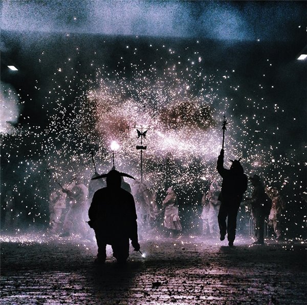 苹果零售店本周开始为 iPhone 15 系列提供同机维修服务