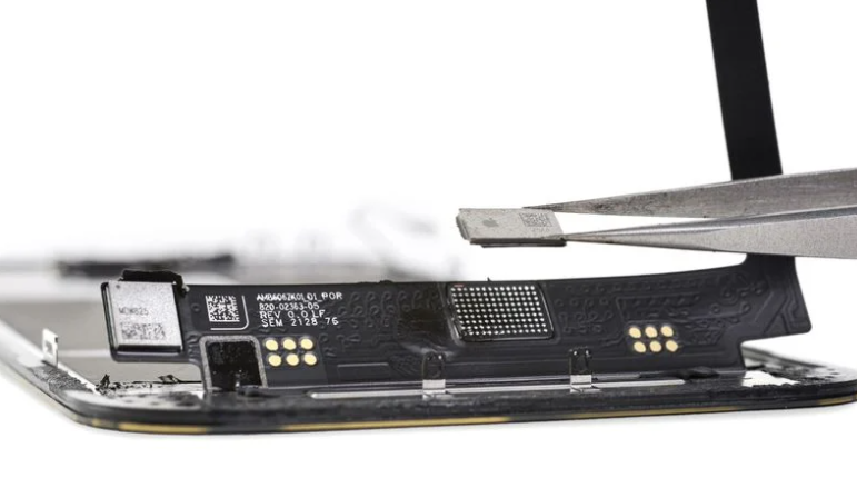 Apple Watch蓝宝石屏已让苹果陷入两难