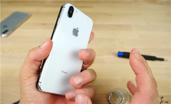 iPhone 销量下滑，这 6 大业务哪一个能救苹果？