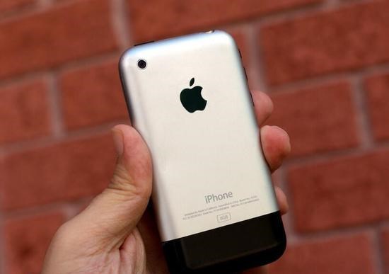 苹果 iOS 17 新功能引起尴尬，在远程诊疗视频中出现烟花特效