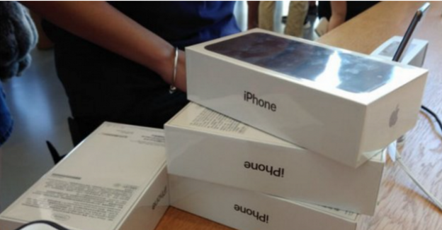 苹果 iPhone 15 Pro 黑色 USB-C 数据线照片曝光:采用全新设计 苹果 iPhone 15 Pro 黑色 USB-C 数据线照片曝光:采用全新设计