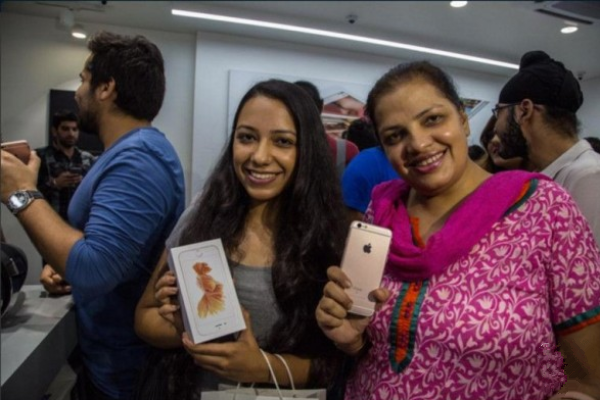 iPhone X为何没有下巴？看完明白了