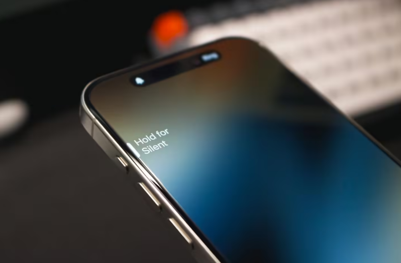 苹果 AirPower 无线充电板原型机体验:内含 22 个线圈 苹果 AirPower 无线充电板原型机体验:内含 22 个线圈