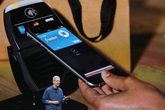 又一双限量版苹果运动鞋将被拍卖