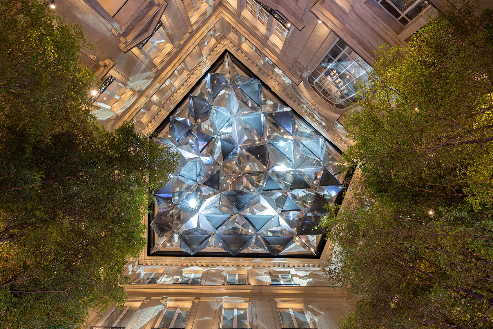 AppleTrack 分享苹果 iPhone SE 4 渲染视频：6.1 英寸屏幕，4800 万主摄