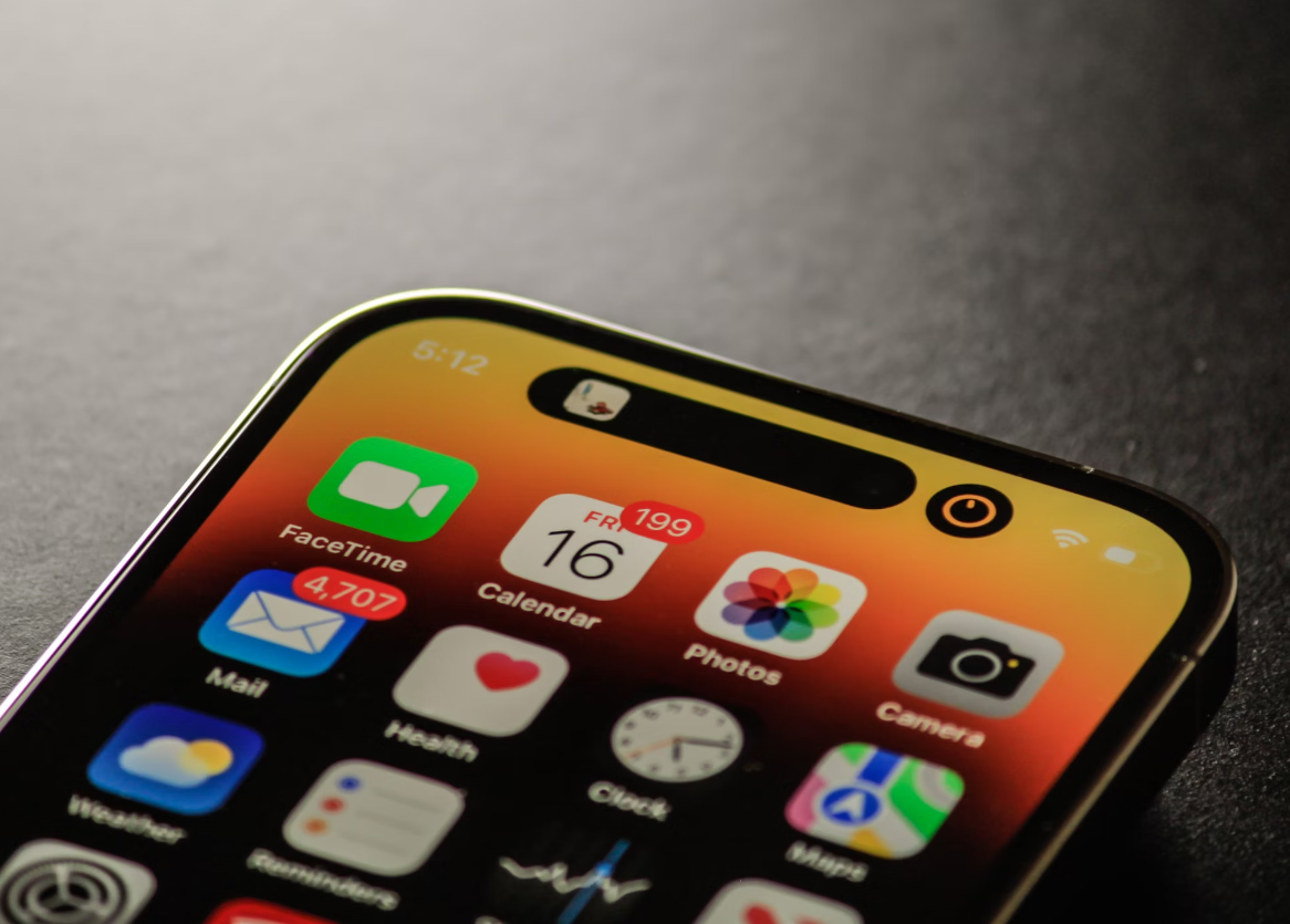 被媒体传“爆炸”的iPhone 8只是面板翘起 被媒体传“爆炸”的iPhone 8只是面板翘起