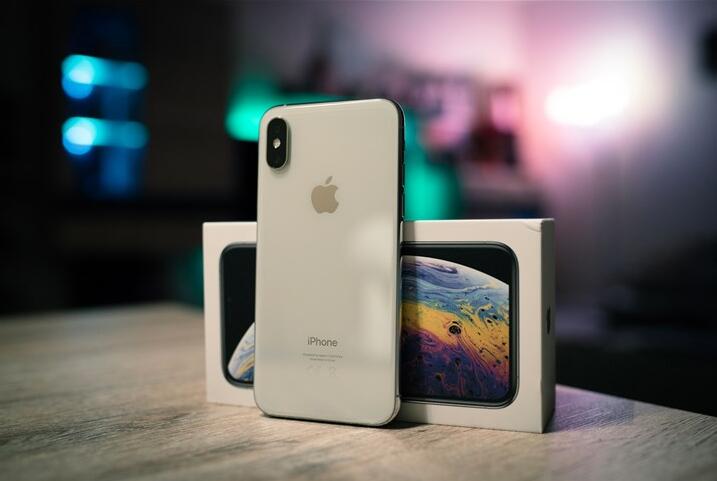 苹果授权第三方经销商维修iPhone屏幕 价格无差