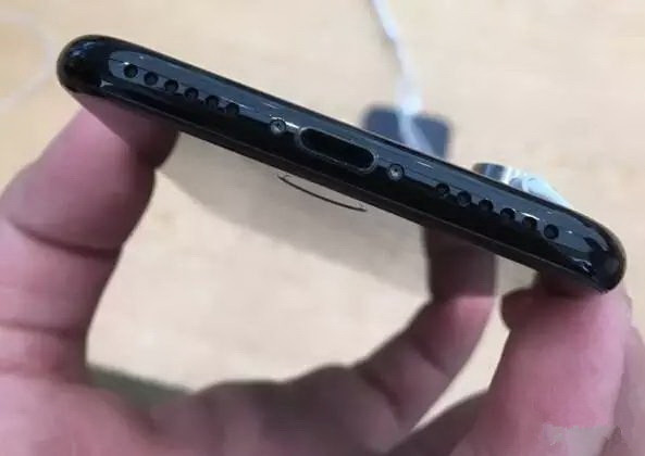 iPhone 16 / Pro 国行版支持 Qi2 / MagSafe 15W 无线充电