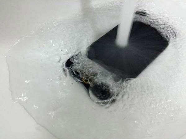 或许是苹果 2019 年的首款新品：iPhone XS 智能电池背壳确定