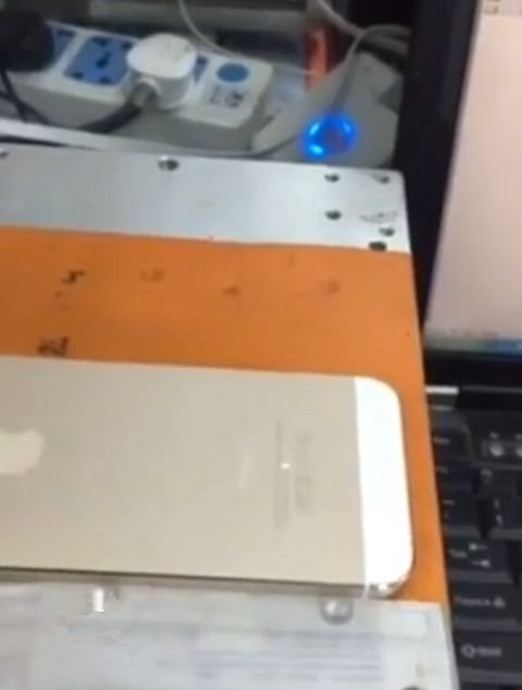 传苹果明年将会有两款 5G iPhone：5.4、6.7 英寸 OLED 屏