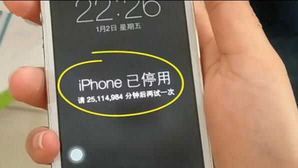 3499 元起,苹果 iPhone SE 3 正式发布:搭载 A15 芯片,支持 5G 网络,保留经典设计 3499 元起,苹果 iPhone SE 3 正式发布:搭载 A15 芯片,支持 5G 网络,保留经典设计